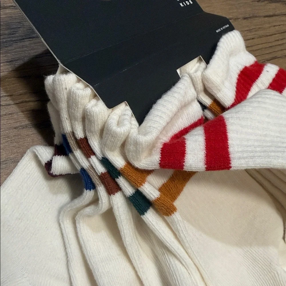 GAP Kids Cream Crew Socks with stripes - size S - NWT - Picture 3 of 3